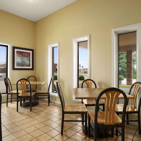 Super 8 By Wyndham Marion Motel Екстериор снимка
