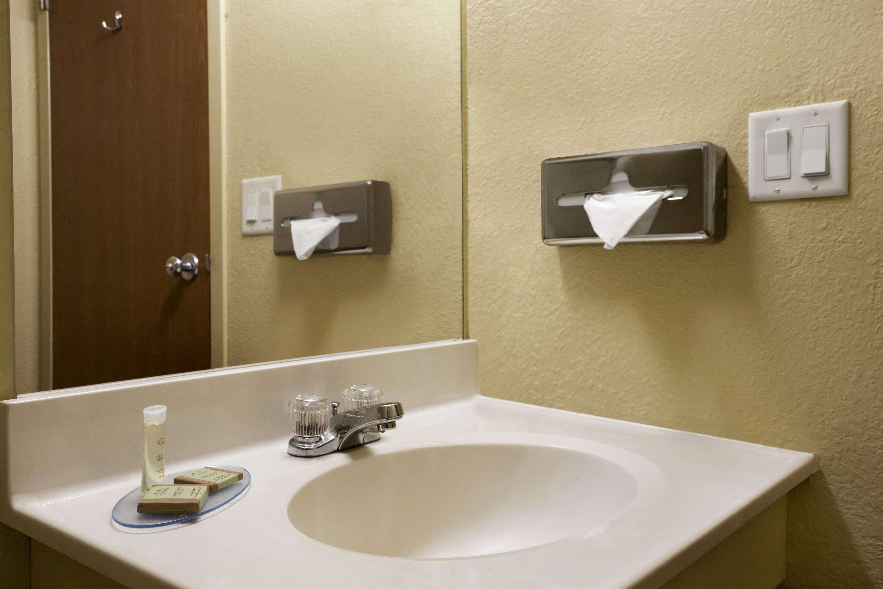 Super 8 By Wyndham Marion Motel Екстериор снимка