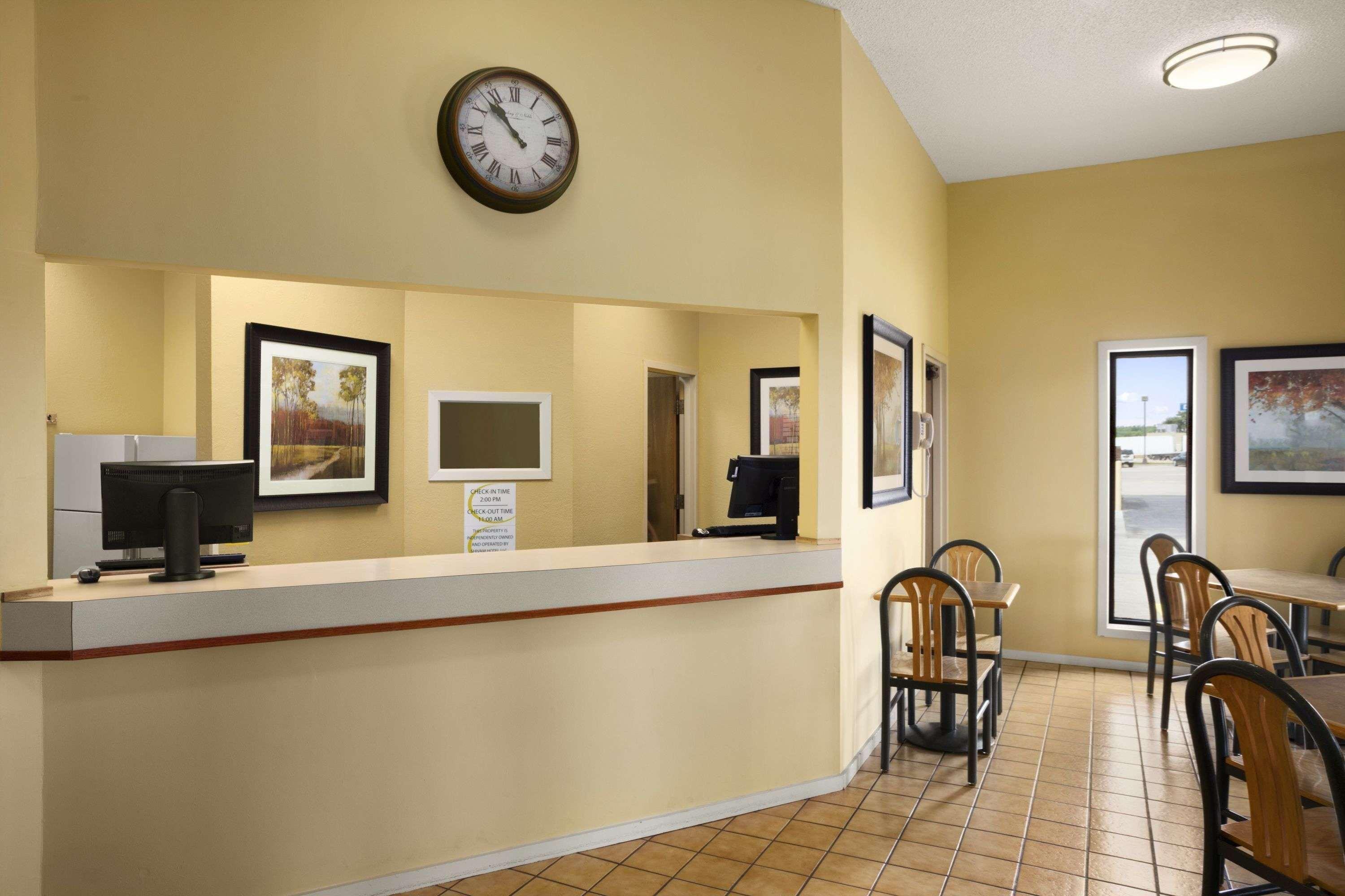Super 8 By Wyndham Marion Motel Екстериор снимка
