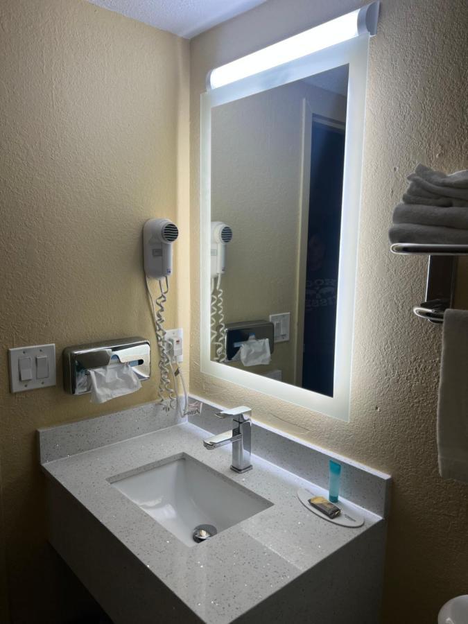 Super 8 By Wyndham Marion Motel Екстериор снимка